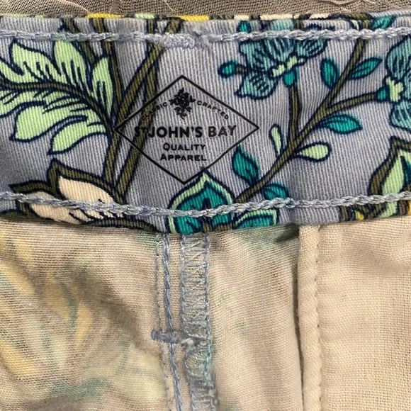 St. John's Bay Blue and Green Bermuda Women's Shorts Size 14 Soft - Picture 2 of 11